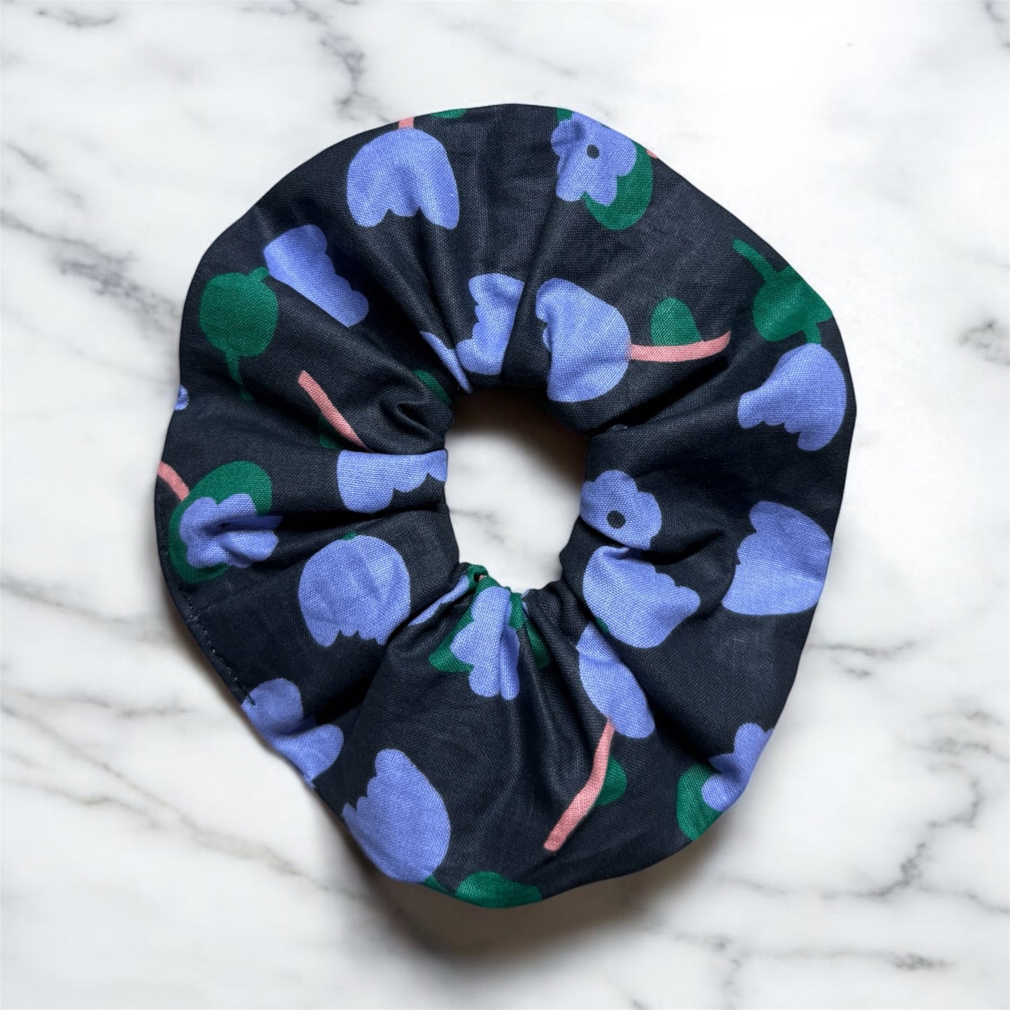 Chouchou noir fleuri